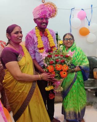 <p>अंगणवाडी सेविकेचा मुलगा बनला क्लासवन अधिकारी</p>
