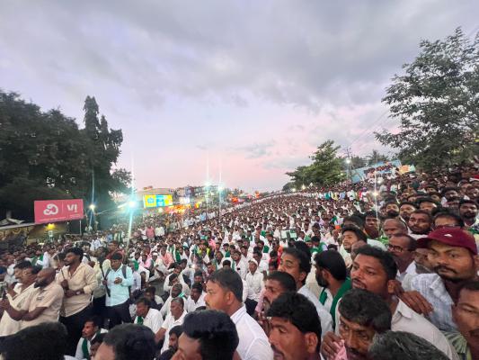 <p>३७५१ रुपयांची पहिली उचल मिळवून देण्यासाठी स्वाभिमानींचे ऊस आंदोलन तीव्र करा </p>
