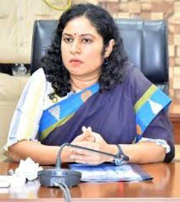 <p>प्रारूप मतदार यादीतील तक्रारींवर प्रत्यक्ष स्थळपाहणीचे प्रशासक मंजूलक्ष्मी यांचे निर्देश</p>
