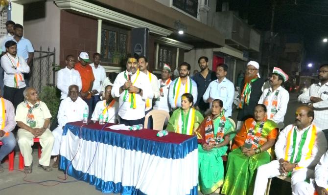 <p>भाजप सारख्या फसव्यांवर विश्वास ठेऊ नका, नाही तर...: आ. सतेज पाटील</p>
