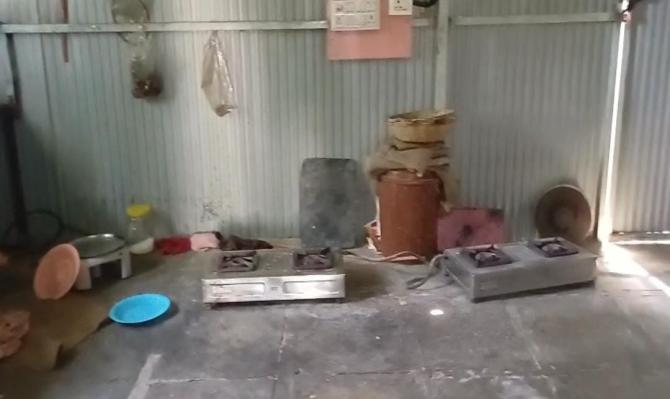 <p>कबनूरजवळ खानावळीत चोरी...दीड लाखांचे साहित्य लंपास</p>
