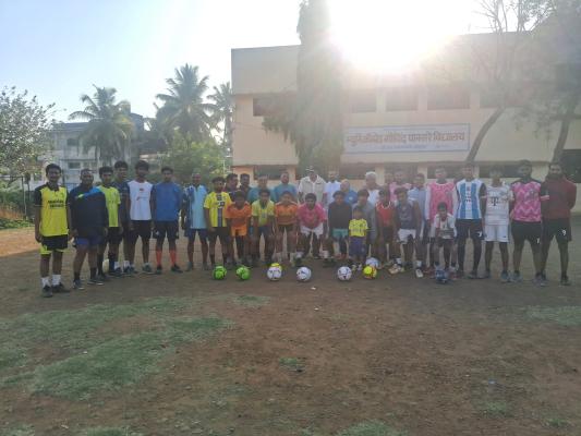 <p>शिवाजी स्पोर्ट्स अकॅडॅमीकडून फुटबॉल शिबिराला सुरुवात&nbsp;<br />
&nbsp;</p>
