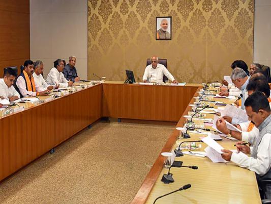 <p>गुजरातमधील 16 मंत्र्यांनी दिला राजीनामा...मंत्रिमंडळात मोठा फेरबदल</p>
