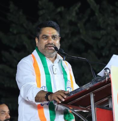 <p>कोल्हापूर जिल्हयातील दहा आमदारांनी वर्षभरात केवळ खिसे भरले : &nbsp;आ. सतेज पाटील यांचा घणाघात</p>
