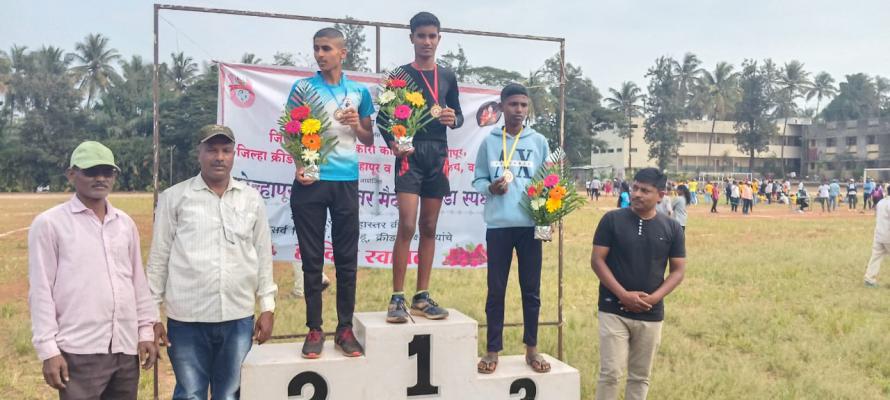 <p>सादळे मादळे हायस्कूलच्या अलोक बुचडेची राज्यस्तरीय स्पर्धेसाठी निवड</p>
