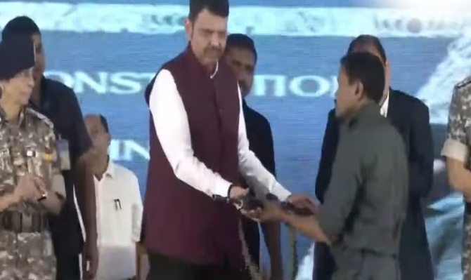 <p>इतिहासातील सर्वांत मोठी शरणागती...</p>
