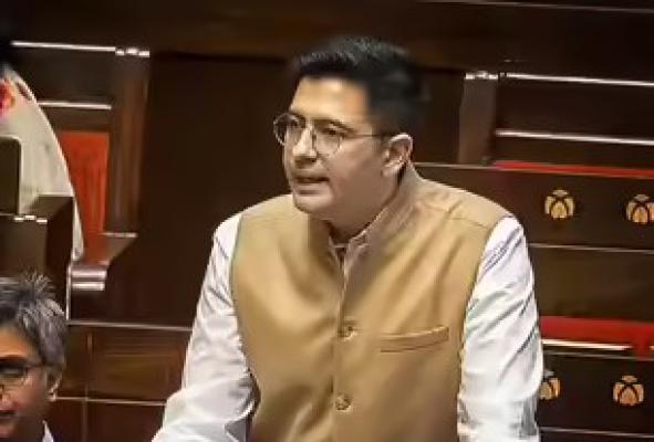 <p>&lsquo;..मै&nbsp;हारा नहीं हूँ&rsquo;&nbsp; : पक्षाच्या कारवाईवर खा. राघव चड्ढाचं ट्वीट</p>
