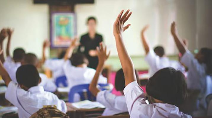 <p>&lsquo;या&rsquo; दिवसापासून शिक्षक अन् शिक्षकेत्तर कर्मचारी बेमुदत संपावर जाणार...&nbsp;</p>
