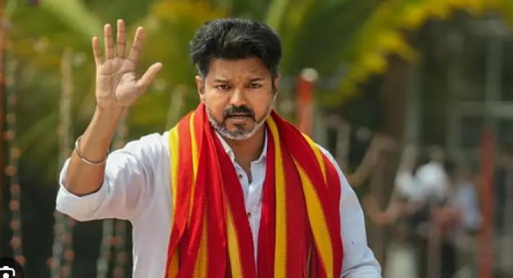 <p>उद्या थलपती विजय मुख्यमंत्रिपदावर विराजमान होणार...&nbsp;</p>
