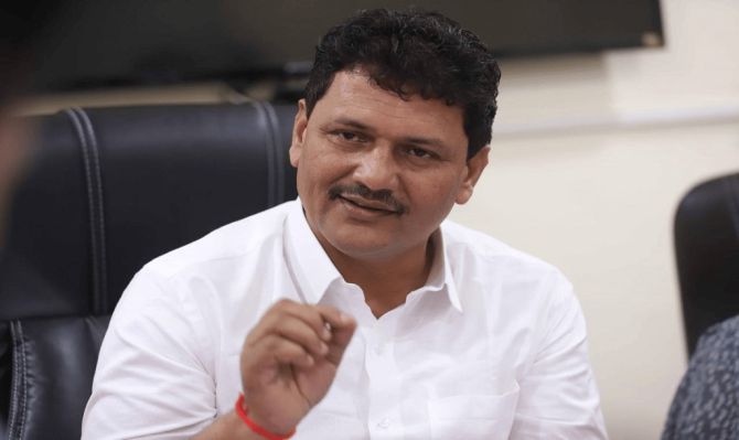 <p>कोल्हापूर जिल्ह्यातील पन्नास हजार कुटुंबांना लवकरच घरकुलांच्या चाव्या देणार : पालकमंत्री प्रकाश आबिटकर</p>
