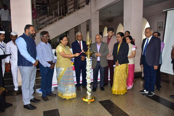 <p>कोल्हापूर जिल्ह्यात राष्ट्रीय लोक अदालतीला विक्रमी यश: ४३ कोटींच्या तडजोडी, ४ हजार प्रकरणांचा निकाल</p>
