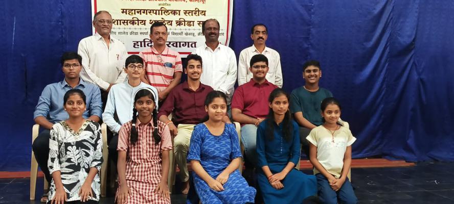 <p>डी. वाय. पाटील जूनिअर कॉलेजचा मानस महाडेश्वर व प्रणाली गोरे शालेय बुद्धिबळ स्पर्धेत अजिंक्य</p>
