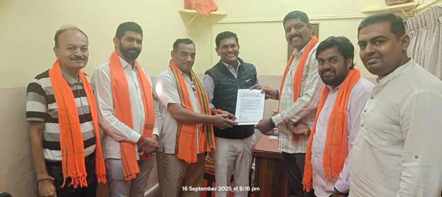 <p>श्री अंबाबाई मंदिर परिसरात नवरात्र उत्सव काळात कायमस्वरूपी अखंड ज्योत प्रज्वलित ठेवण्याची मागणी</p>
