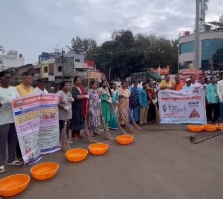 <p>“स्वच्छता ही सेवा 2025” अभियानाचा कोल्हापुरात महापालिकेच्या वतीने भव्य शुभारंभ</p>
