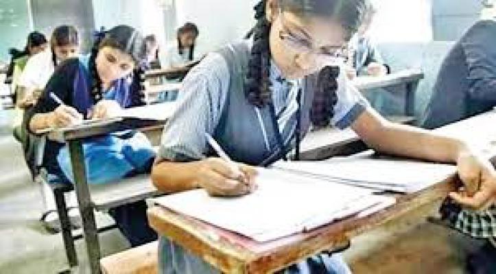 <p>चौथी आणि सातवीच्या शिष्यवृत्ती परीक्षांबाबत शिक्षकांसह विद्यार्थी आणि पालकांमध्ये नाराजी</p>
