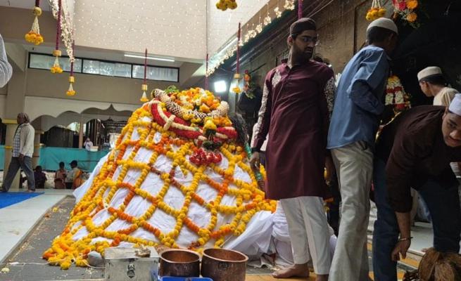<p>कागल उरूस सोहळा : सिनियर घाटगे घराण्याचा चौथा गलेफ विधीवत अर्पण</p>
