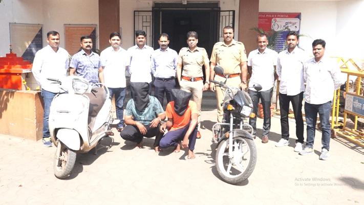 <p>राजारामपुरी चैन स्नॅचिंग प्रकरण उघडकीस; दोन आरोपी ताब्यात; पावणेतीन लाखांचा मुद्देमाल जप्त</p>
