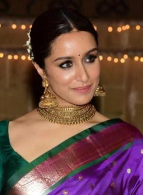 <p>‘ईठा’ चित्रपटाच्या सेटवर अपघात – श्रद्धा कपूर जखमी</p>
