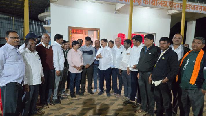 <p>चंदगड तालुक्यातील साखर कारखान्यांकडून उसाला ३४०० रुपये दर</p>
