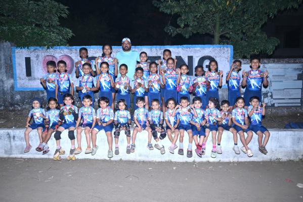 <p>एस. के. रोलर स्केटिंग अकॅडमीच्या ७१ खेळाडूंची राज्य स्पर्धेसाठी निवड</p>
