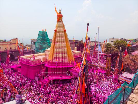 <p>जोतिबा डोंगरावर चैत्र पौर्णिमा यात्रा लाखो भाविकांच्या उपस्थितीत उत्साहात संपन्न</p>
