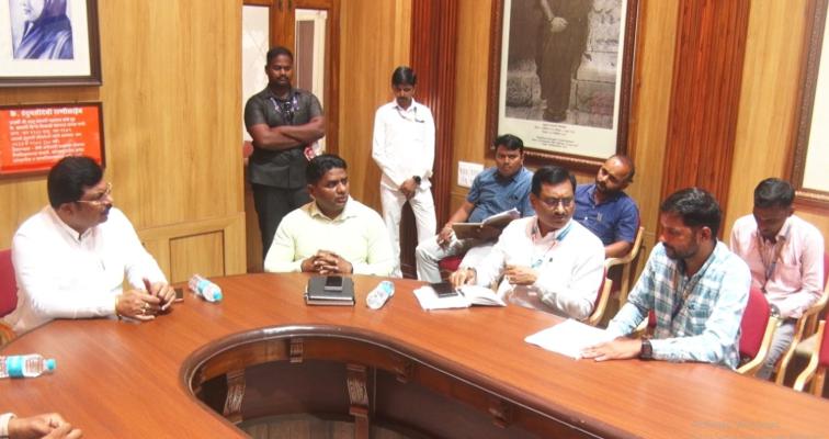 <p>श्री अंबाबाई मंदिर परिसरातील हेरिटेज लूकचा म्युझिकल पोल काही दिवसांपासून बंद&nbsp;</p>
