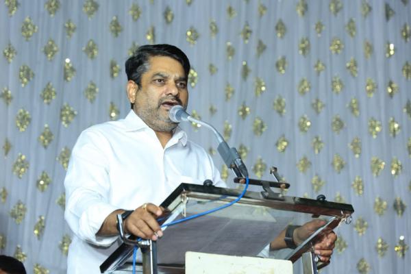 <p>निवडणुकांमध्ये राजकीय टक्करीसाठी सज्ज : आ. सतेज पाटील</p>
