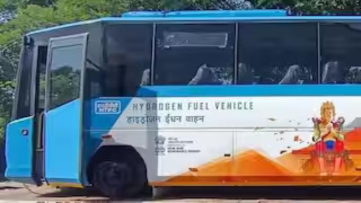<p>राज्यातील ‘या’ शहरात धावली पहिली हायड्रोजन बस</p>

