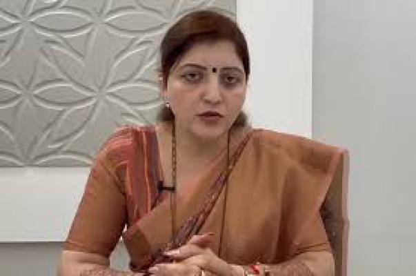 <p>मालेगाव अत्याचार प्रकरणी आरोपीला फाशी झाली पाहीजे : रूपाली चाकणकर </p>
