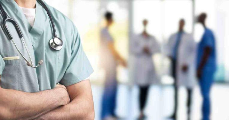 <p>आज सरकारी डॉक्टरांकडून राज्यभर आंदोलनाची हाक...आरोग्य यंत्रणा कोलमडली </p>
