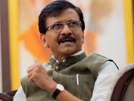 <p>जय महाराष्ट्र !...‘नवीन वर्षात आपल्या भेटीस येईन’ : खा. संजय राऊतांकडून पत्रक प्रसिद्ध </p>
