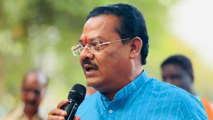 <p>अखेरला काही काळानंतर माणसाचं वय थांबायला भाग पाडतं : शिंदे गटाच्या ‘या’ मंत्र्यांचे निवृत्तीचे संकेत  </p>
