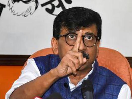 <p>राज्यावर कर्जाचा डोंगर वाढत असल्याने राज्याची आर्थिक अवस्था नेपाळसारखी : खा. संजय राऊत</p>
