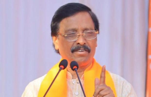 <p>शिवछत्रपतींच्या नावावर बाजार मांडलेल्या गद्दारांना गाडा :  विनायक राऊतांचं आवाहन </p>
