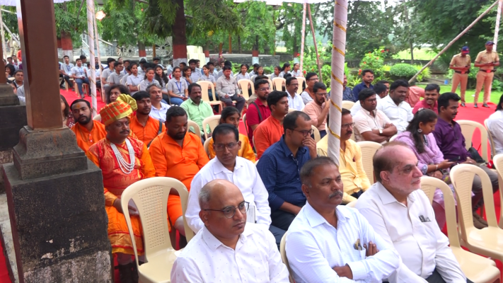 <p>शिवप्रेमींमधून नाराजी : छत्रपती शिवाजी महाराजांच्या शस्त्रप्रदर्शनाच्या  कार्यक्रमाचा फज्जा</p>
