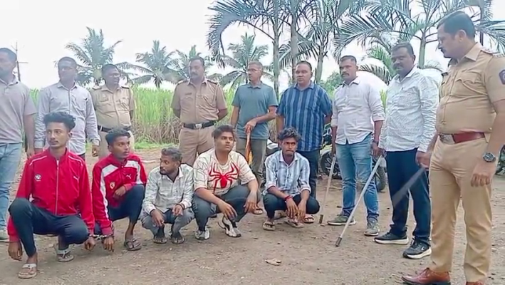 <p>रील स्टार टोळक्याची पोलिसांनी उतरवली मस्ती...</p>
