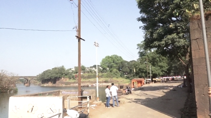 <p>कोल्हापुरातील पंचगंगा घाटावरील विद्युत रोषणाई गायब...कोल्हापूरकर संतप्त</p>

<p> </p>
