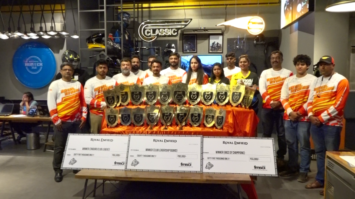 <p>बुलेट स्वारांच्या मोटोव्हर्स स्पर्धेत कोल्हापूरच्या रॉयल रायडर्स रेसिंग टीमची चमकदार कामगिरी</p>
