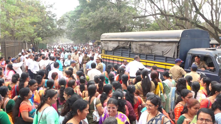 <p>टीईटी सक्ती विरोधात शिक्षक रस्त्यावर...</p>

<p>&nbsp;</p>

<p>&nbsp;</p>
