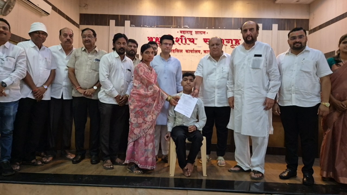 <p>संजय गांधी निराधार योजनेच्या ३४५ लाभार्थ्यांना मंजुरीपत्र वाटप...</p>

<p>&nbsp;</p>
