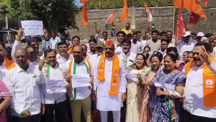 <p>नसरापूर घटनेच्या निषेधार्थ कोल्हापुरात इंडिया आघाडीच्यावतीने राज्य सरकार विरोधात निदर्शने</p>
