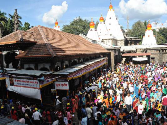 <p>कोल्हापुरात पर्यटकाचा ओघ वाढला ; काल एका दिवसात 88 हजार भाविकांनी देवीचं घेतलं दर्शन&nbsp;&nbsp;</p>
