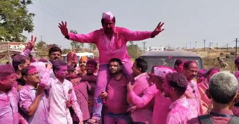 <p>कागलमध्ये हसन मुश्रीफ, संजय घाटगे, समरजीत घाटगेंच्या महायुतीचा झेंडा...</p>
