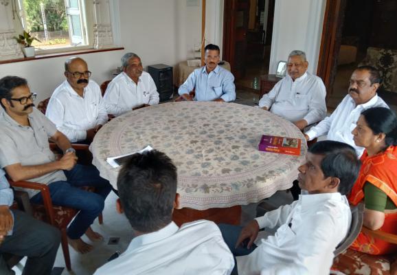 <p>कोल्हापुरात मनोज जरांगे पाटील यांचा दौरा; नवीन राजवाड्यात बैठक व पत्रकार परिषद</p>
