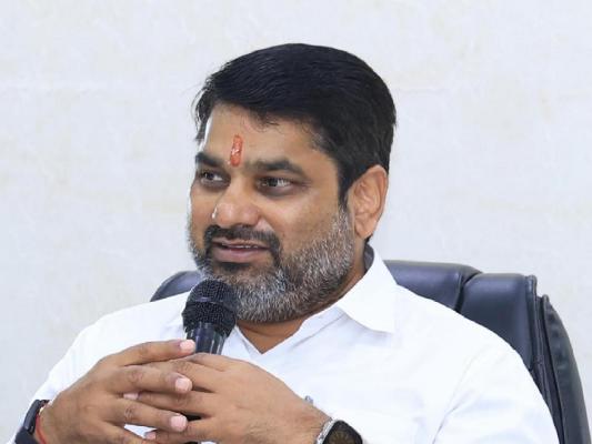 <p>भूषण गवई यांच्यावरील हल्ला न्यायव्यवस्थेच्या पावित्र्यावर प्रहार-आमदार सतेज पाटील</p>
