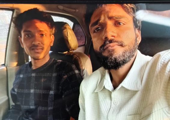 <p>राजारामपुरी पोलीस ठाण्याच्या पोलिसांनी कोल्हापुरातील ड्रग्ज विक्रीचा डाव उधळला; १२.४७ लाखांचा मुद्देमाल जप्त, दोघे अटकेत</p>
