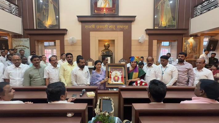 <p>"कोल्हापूरात काम करण्याचा अनुभव म्हणजे अंबाबाईची सेवा केल्यासारखा होता"; मावळत्या आयुक्त के. मंजूलक्ष्मी यांचे भावोद्गार</p>
