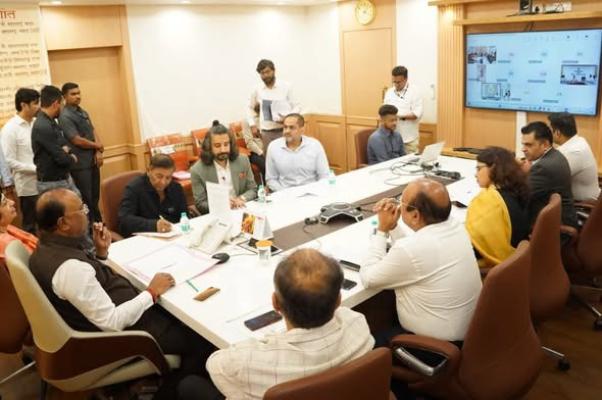 <p>पन्हाळा तालुक्यातील सातवे येथील भूखंड प्रकरणावर मंत्रालयात बैठक; ११८ जणांना दिलासा मिळण्याची शक्यता</p>
