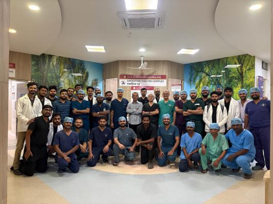 <p>डी. वाय. पाटील हॉस्पिटलमध्ये १२ रुग्णांवर मणक्याच्या यशस्वी शस्त्रक्रिया -&lsquo;द स्पाईन फाऊंडेशन, मुंबई&rsquo;च्या सहकार्याने उपक्रम</p>
