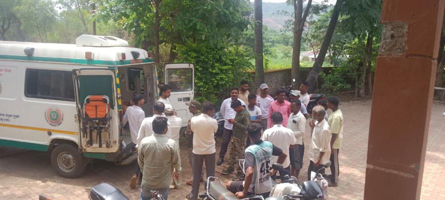 <p>गगनबावडा तालुक्यातील एका महिलेला गवरेड्याने दिली धडक...उपचार सुरु&nbsp;</p>
